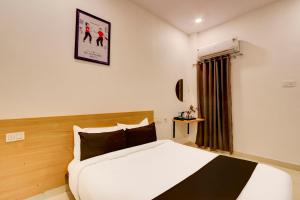 Ένα ή περισσότερα κρεβάτια σε δωμάτιο στο Collection O De Alphabet Hotel ECIL