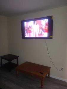 TV a/nebo společenská místnost v ubytování 3 bedroom with free parking