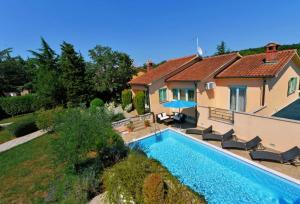 Piscina de la sau aproape de Villa Steffani In Kapelica, Istrien Mit Pool