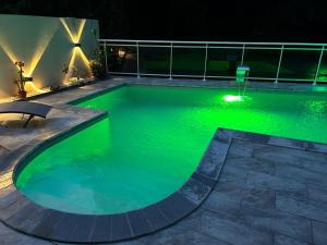 Kolam renang di atau dekat dengan Lyn'des Isles location