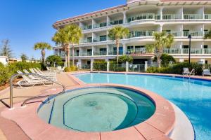 Hồ bơi trong/gần Walkable Condo with Pool Btwn Rosemary and Alys Beach!