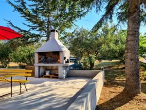 Κήπος έξω από το Sea view house Nevidane island Pasman