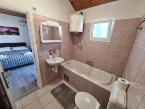 Ένα μπάνιο στο Sea view house Nevidane island Pasman +19 φωτογραφίες