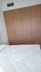 Posteľ alebo postele v izbe v ubytovaní NICE Room in Sea View Apartment with Shared Amenities - ROOM INSIDE APARTMENT