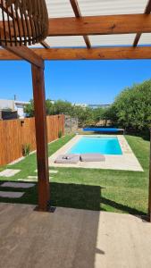 a swimming pool in a yard with a fence at Repunta 2 in Punta Colorada