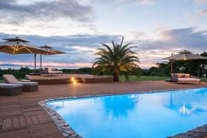 Bassein majutusasutuses Luxury Hilltop Dual Villas With Stunning Sea Views & Pools ! või selle lähedal +47 fotot
