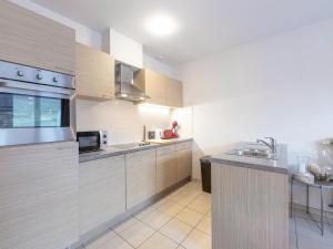 Kuchyň nebo kuchyňský kout v ubytování Ground-Floor Apartment