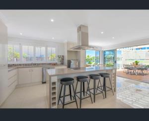 Kuchyň nebo kuchyňský kout v ubytování Newport Island Resort