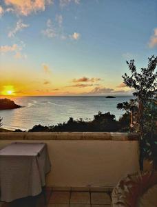 Imagen de la galería de Sunset View, en Friar's Bay