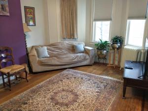 リッジフィールド・パークにある2 Bedroom Apartment with Big Fenced Yard near New Yorkのギャラリーの写真