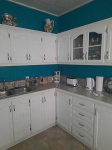 Kuchyň nebo kuchyňský kout v ubytování Jude Apartments
