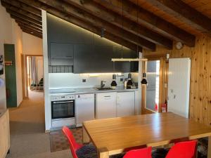 Dapur atau dapur kecil di Marvelous apartment with balcony