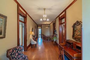Χώρος καθιστικού στο Sisters Inn-Master Suite +1 φωτογραφίες