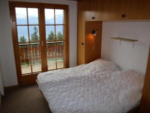 Extravagant apartment with view tesisinde bir odada yatak veya yataklar
