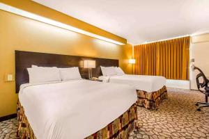 Postel nebo postele na pokoji v ubytování Ramada by Wyndham Santee I-95 + 21 fotografií