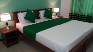 Postel nebo postele na pokoji v ubytování New Rani Inn