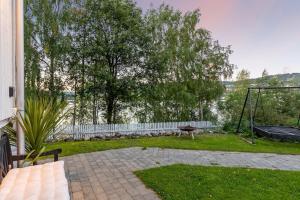 Κήπος έξω από το Apartment in Lillehammer