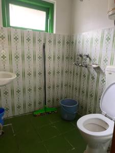 Ένα μπάνιο στο Rockway hostel