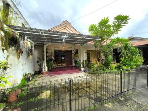 Το κτήριο όπου στεγάζεται  η παραθεριστική κατοικία