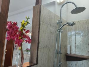 A bathroom at Casa al Mare con Giardino Privato