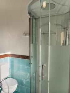 A bathroom at Casa al Mare con Giardino Privato
