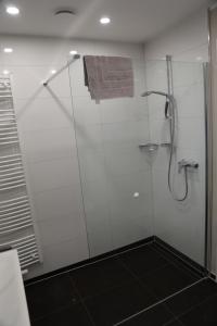 Ein Badezimmer in der Unterkunft Eine sehr gemütliche Erdgeschoß Wohnung