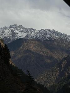 En generel udsigt til bjerge eller udsigt til bjerge taget fra pensionatet + 2 billeder