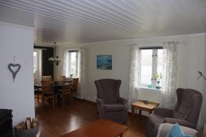 Χώρος καθιστικού στο Idyllisk feriehus i Lofoten