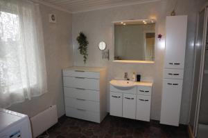 Ένα μπάνιο στο Idyllisk feriehus i Lofoten +32 φωτογραφίες