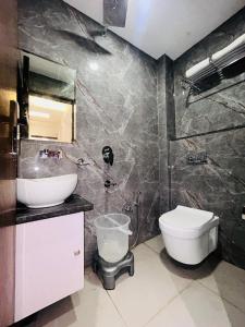 Ένα μπάνιο στο Hotel Care Residency