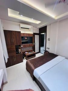 Η κουζίνα ή μικρή κουζίνα στο Hotel Care Residency