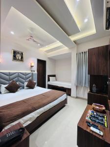 Ένα ή περισσότερα κρεβάτια σε δωμάτιο στο Hotel Care Residency