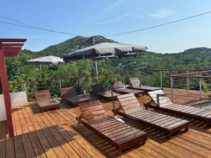 En generel udsigt til bjerge eller udsigt til bjerge taget fra villaen