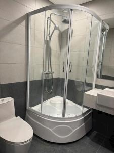 a shower in a bathroom with a toilet and a sink at Căn hộ Beverly Vinhomes grand park Q9 - An Trú Homestay in Gò Công