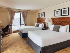 Postel nebo postele na pokoji v ubytování Fairmont Tremblant
