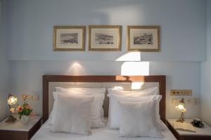 Postel nebo postele na pokoji v ubytování Aneroussa Beach Hotel