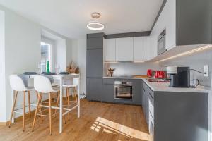 Kuchyň nebo kuchyňský kout v ubytování One Only Losone Apartment