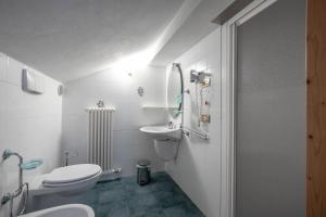 Koupelna v ubytování Hotel Grizzly + 37 fotografií