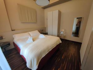 A bed or beds in a room at Il Pradicciolo Agriturismo