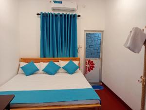 Una cama o camas en una habitación de Cha Cha Guest House