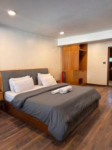 En eller flere senge i et værelse på Alpine Guest House