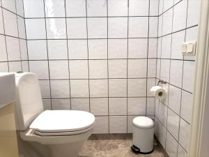 Koupelna v ubytování Trerummare med panoramautsikt och balkong i Visby innerstad
