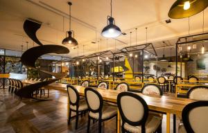 凝萃文旅 台中車站店 NCH-Business Hotel餐厅或其他用餐的地方