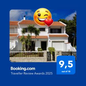 een foto van een huis met een smiley voor bij West coast dream Nazare in Nazaré