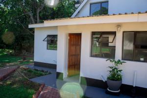 Rehoboth Ezulwini Suites外面的花园