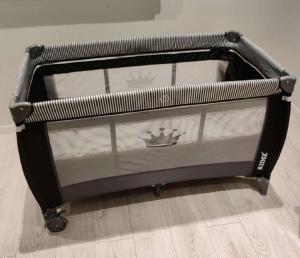 A bed or beds in a room at Apartament Montana