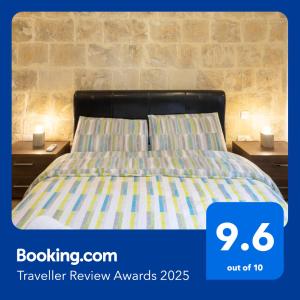 Postel nebo postele na pokoji v ubytování 16 lettings - charming character house