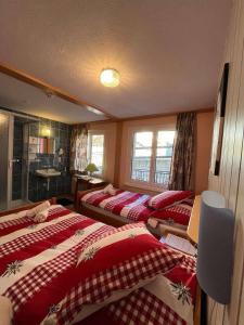 Postel nebo postele na pokoji v ubytování Hotel Rhoneblick