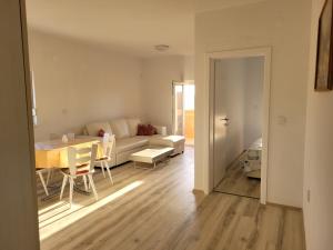Posteľ alebo postele v izbe v ubytovaní House Sunset Karin