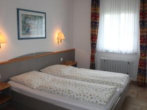 En eller flere senge i et værelse på Ferienhaus Nr 16, Kategorie Königscard, Feriendorf Hochbergle, Allgäu